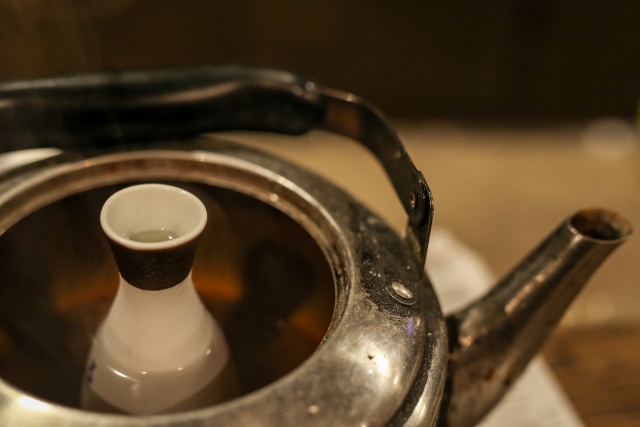 これからの寒い季節必見!日本酒の熱燗の魅力とおすすめの作り方を紹介!
