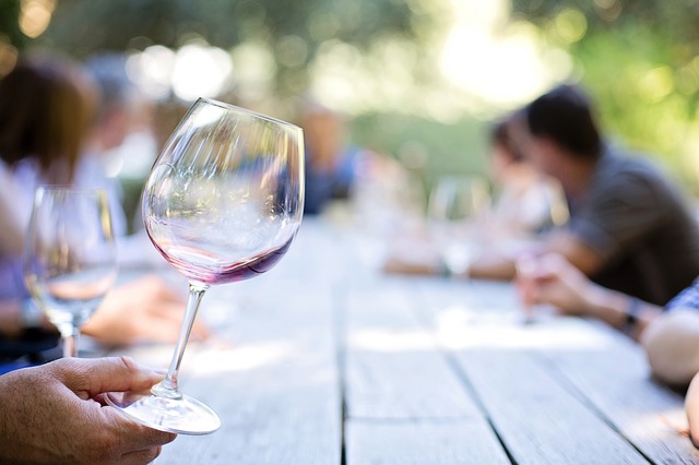 そろそろワイン宅飲みをしたい初心者におすすめのワイングラスとその選び方とは?